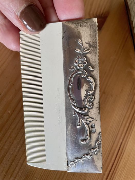 Conjunto de escova e pente em prata