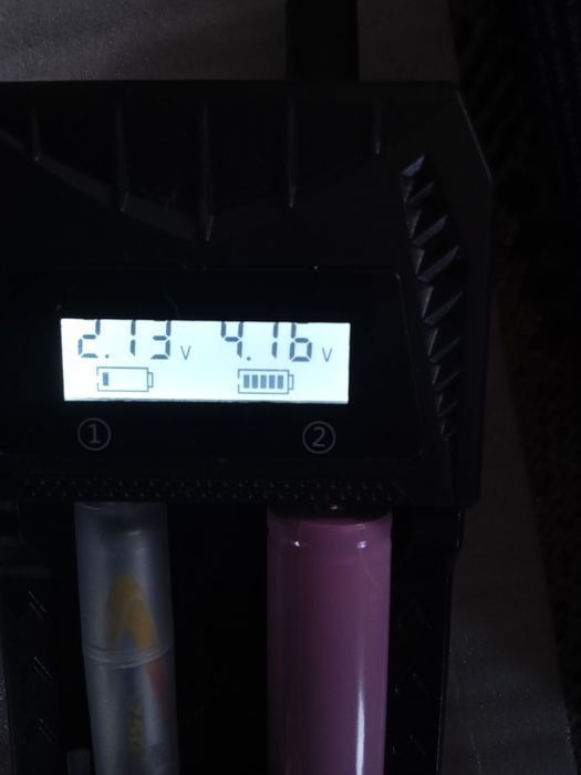 Зарядний пристрій для Li-ion 3.7V та АА/ААА 1.2V