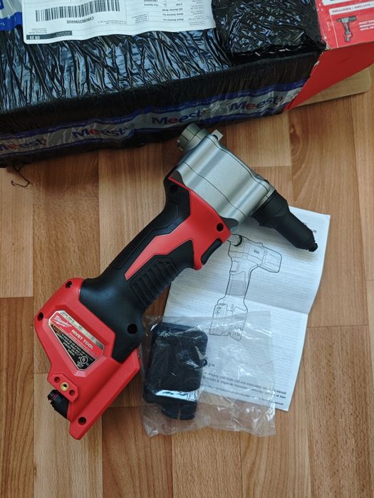 Заклепник Milwaukee M12 2550-20