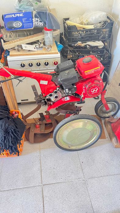Motocultivadora como nova, poucas horas de uso