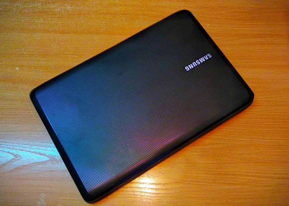 Ноутбук Samsung R530 робочий можно і так користатися або як донор чи під відновлення  !