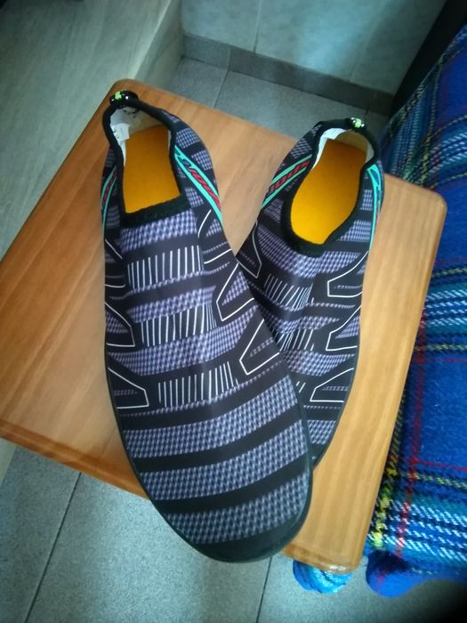 Sapatos de água novos