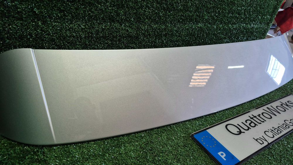 Aileron Audi Q5 8R original com 3º stop 8R0827933A - pintura nova - em excelente estado