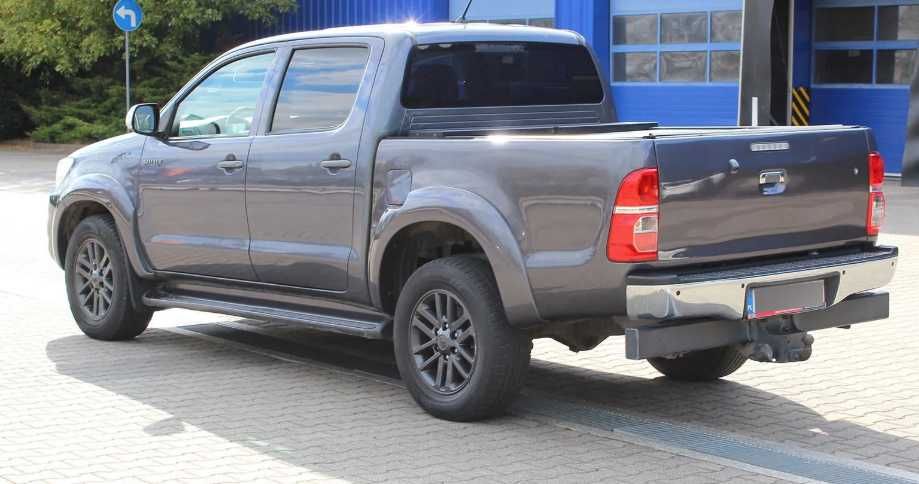 Разборка Toyota Hilux бампер передній задній