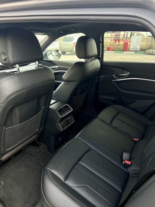 Audi e-tron 2019 VIN WAUZZZGE0KB018795 фото оголошення 14 з 23