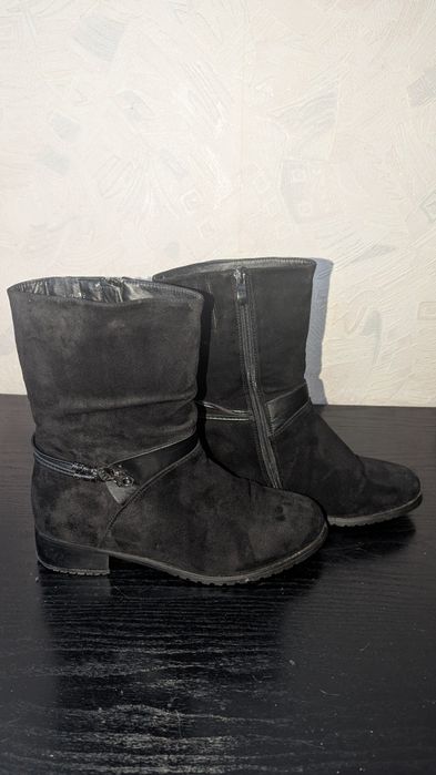 Зимние замшевые ботинки