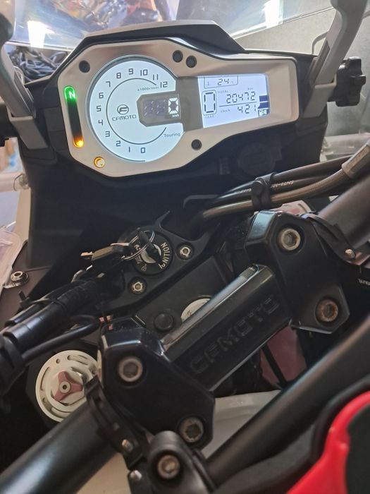 CF moto 650 MT - de  Garagem