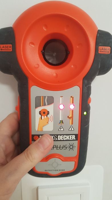 Лазерний рівень та детектор прихованої проводки Black & Decker