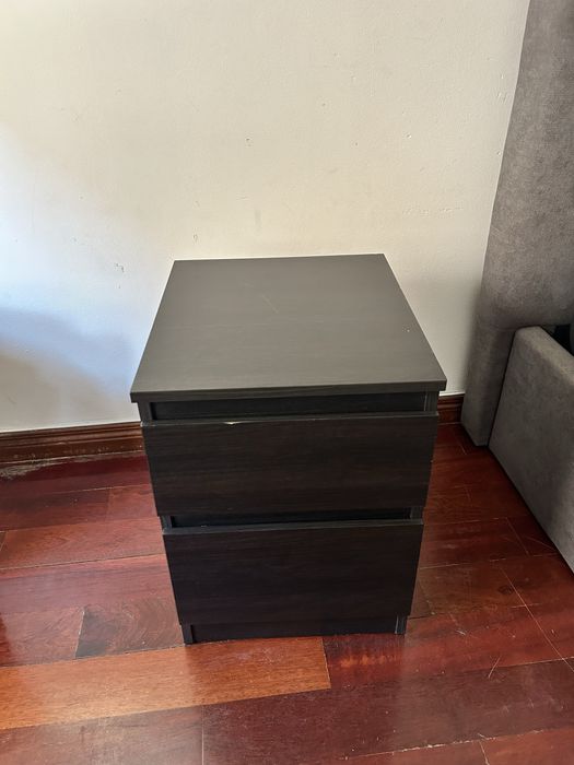 Mesa de cabeceira IKEA MALM 2 gavetas – preto-castanho