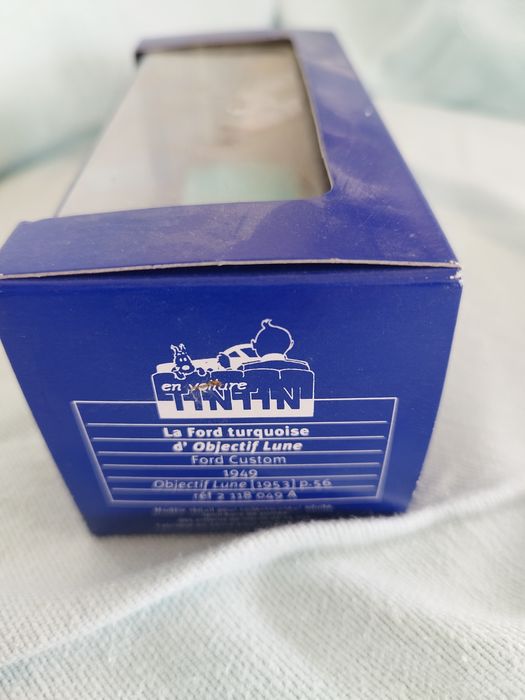 Miniatura colecionável do Ford Custom (1949) do Tintim,