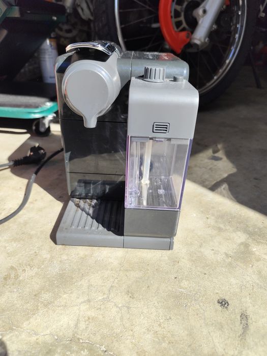 Máquina de café Nespresso delonghi EN560B