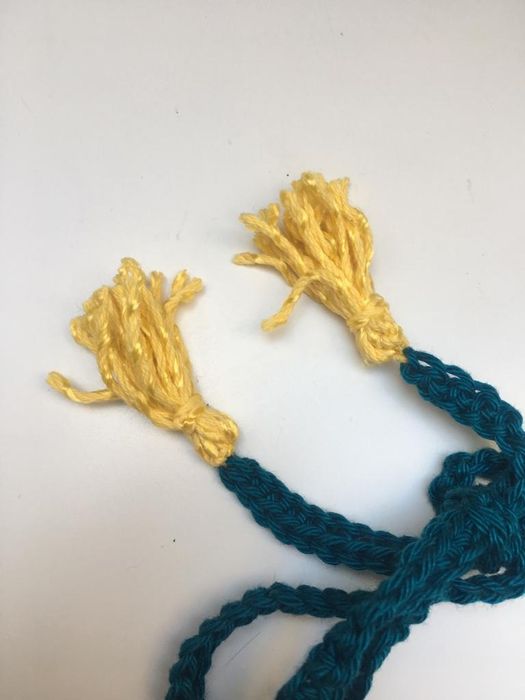 Top na szydełku dla małej elegantki