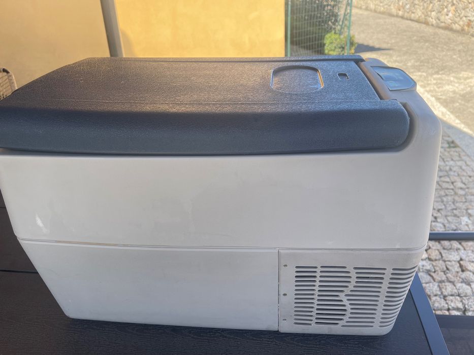 Vendo 2 frigoríficos em bom estado