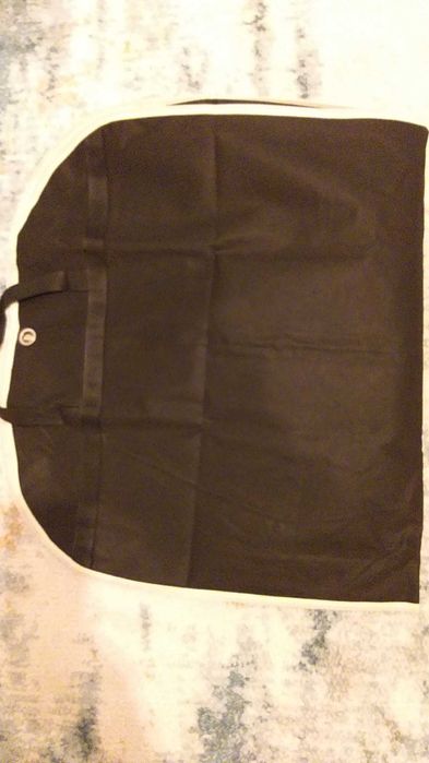 Capa-bolsa porta-fatos nova