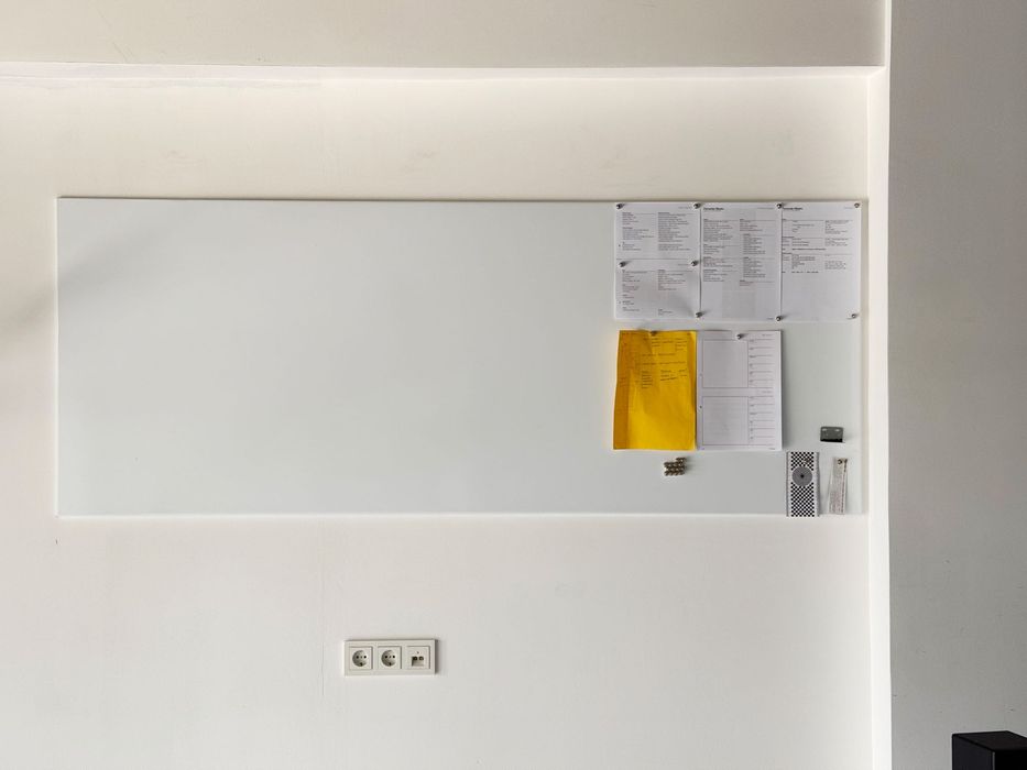 (RESERVADO) Quadro branco metálico para ímans e canetas