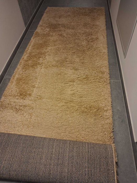 Chodnik do duzego przedpokoju w super stanie