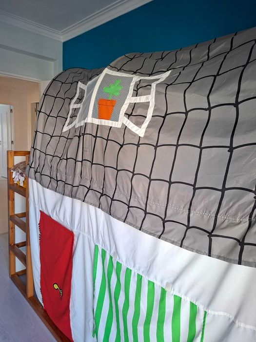 Cama de criança para oferecer