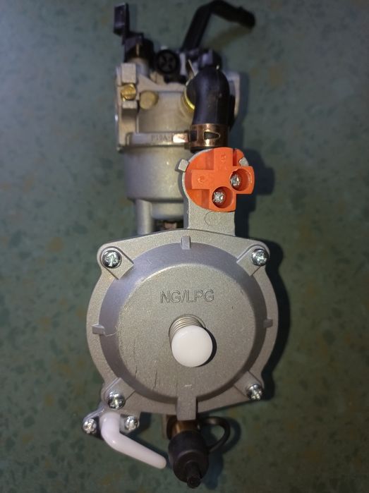 Газовий карбюратор-редуктор для генератора