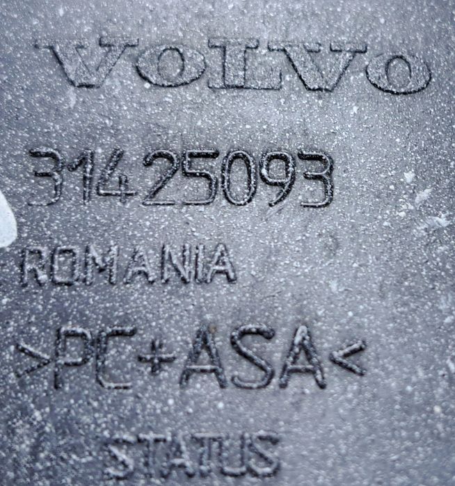 volvo xc60 r-desing zaślepka haka holowniczego przód 31425093