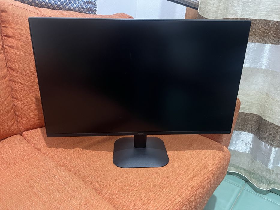 Vendo ecrã para PC da AOC, completamente novo, ideal para gaming, trabalho ou utilização diária.