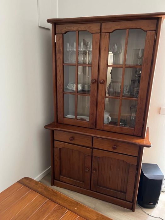 Conjunto Completo de Móveis em Pinho Maciço Cor Mel (750€)