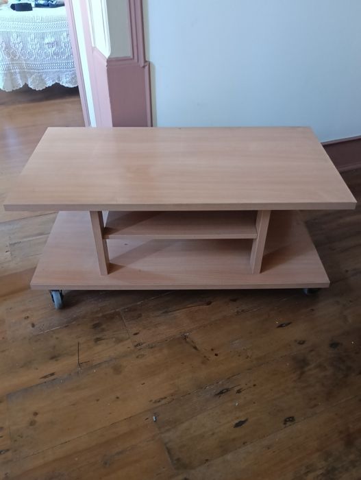 Móvel para TV com rodas como novo