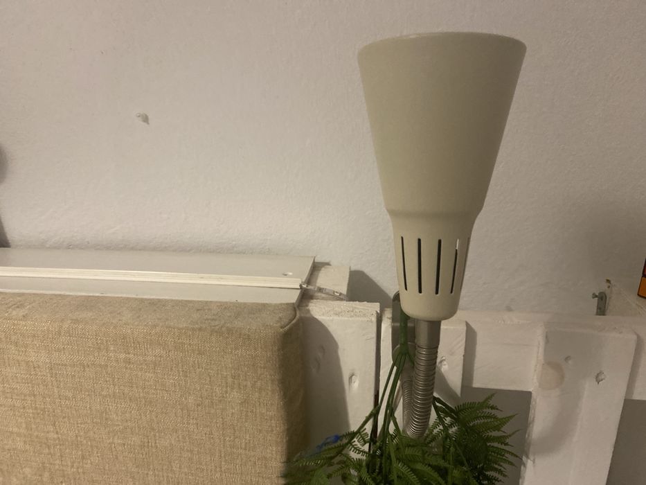 Cama de casal com cabeceira e luzes led