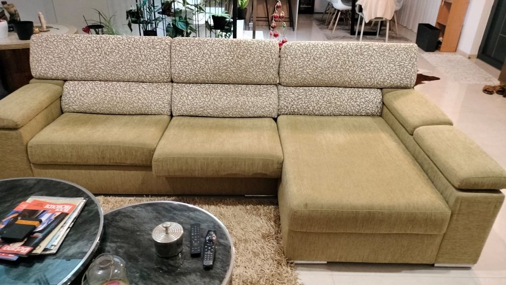 Sofa com chaise longue