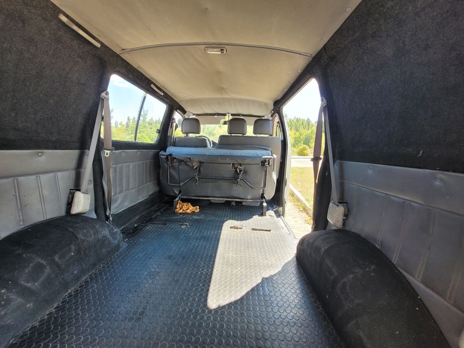 Toyota Hiace 2.5d com 6 lugares