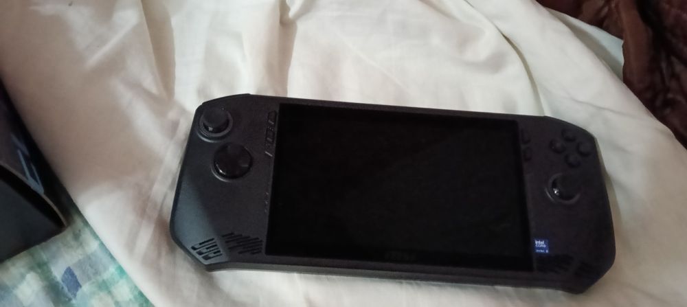 Vendo consola portátil MSI como nova