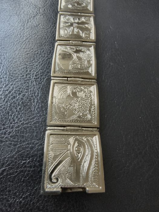 srebrna bransoletka panelowa w stylu egipskim (Egyptian Revival).