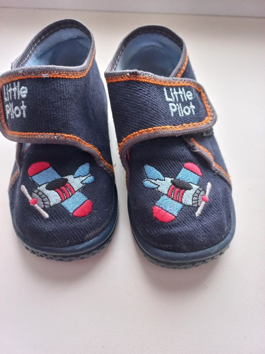 Тапочки 23 р.;cтелька 14.3см.Zetpol