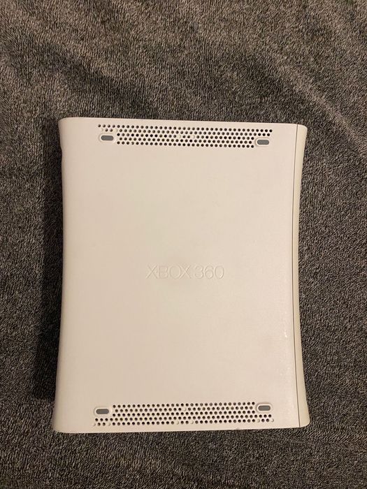 Vende xbox 360 funciona so nao usamos pois o cabo nao conecta em nossa