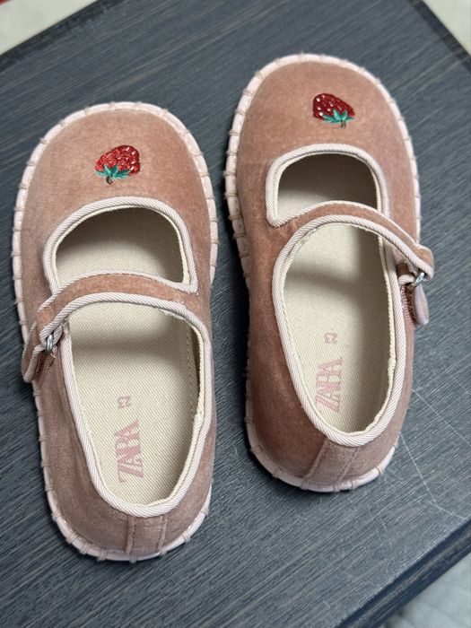 Велюрові балетки zara