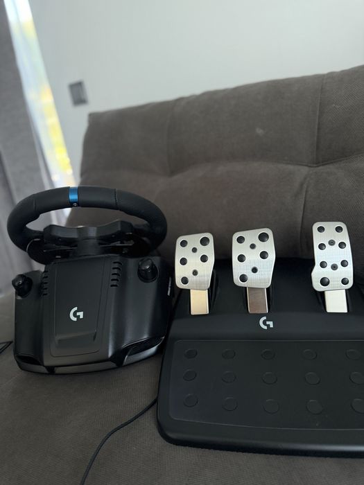 Logitech G923 Driving Force + педалі