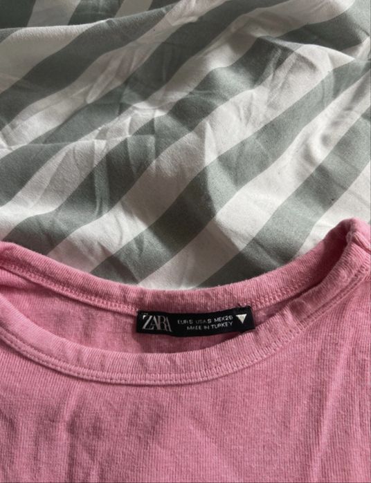 Różowy crop top zara