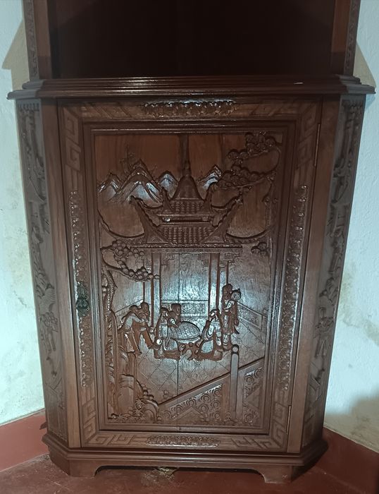 Móvel oriental de canto