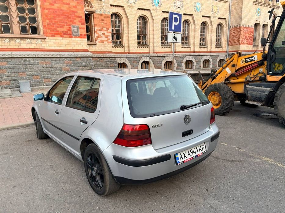 Продам Volkswagen Golf 1.6.