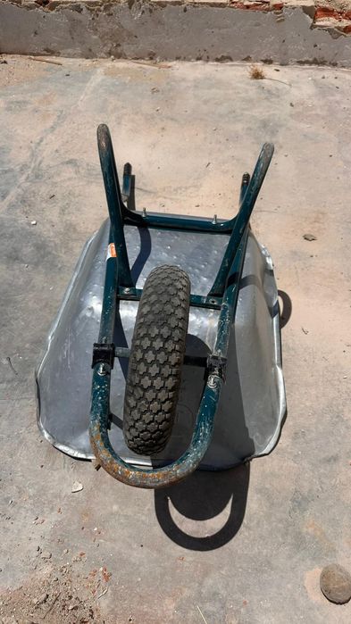 Vendo carrinho de mão para obra e escadote