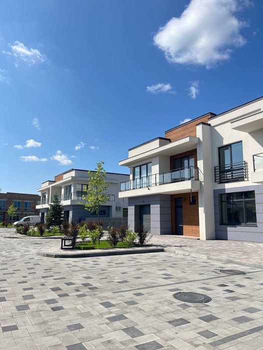 Продаж зданого таунхауса біля річки