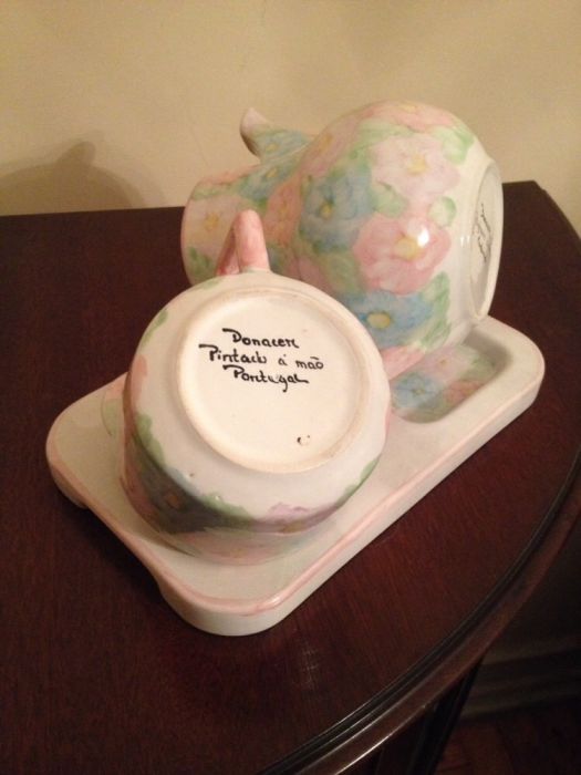 Conjunto de louça pintada à mão