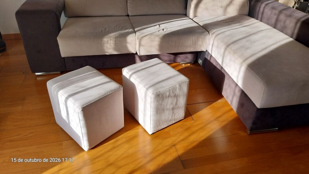 Sofá com chaise longue e arrumação
