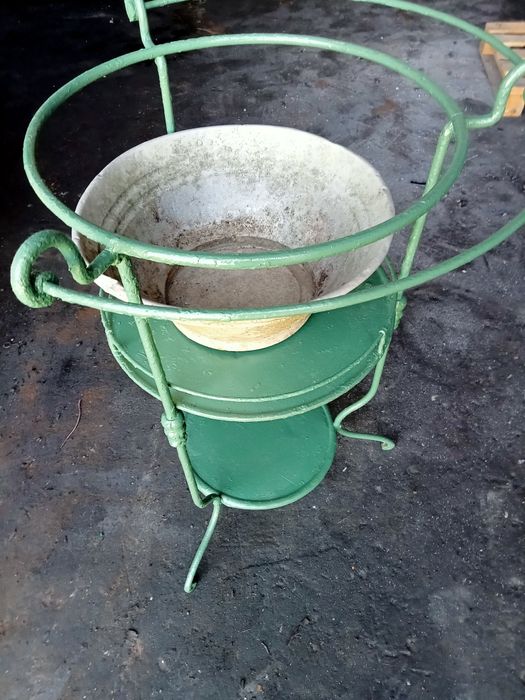 Lavatório em ferro antigo