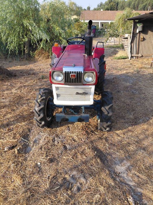 Trator Kubota L2002DT-M 4x4 com fresa