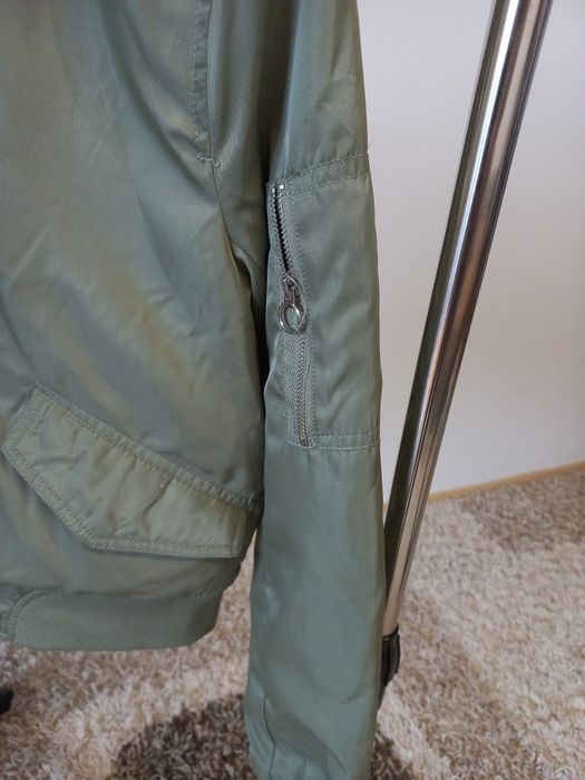 Куртка жіноча  .