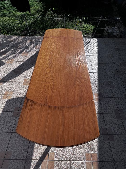 Mesa de cozinha e cadeiras