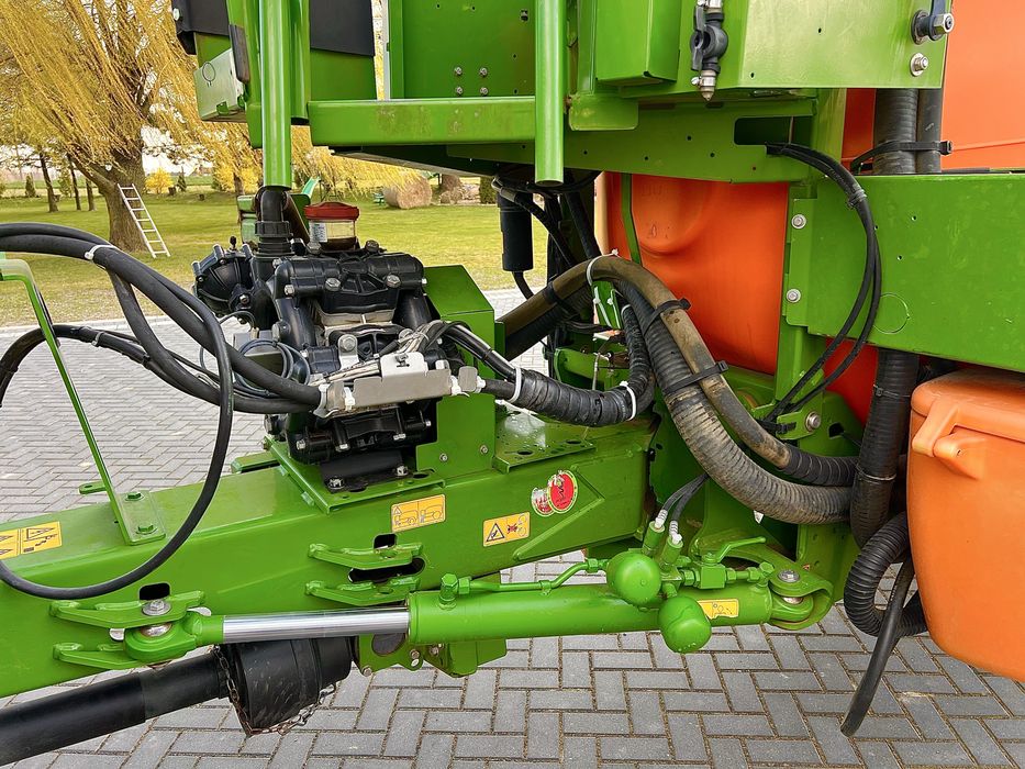 Opryskiwacz Amazone UX 4200 Specjal 24 m, 2015 r. 140.000 netto