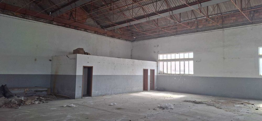 Pavilhão industrial / Armazém