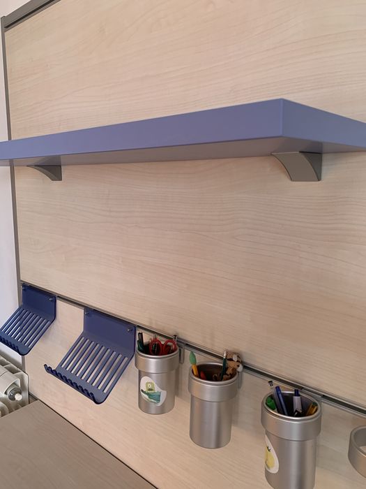 Secretária italiana de design + painel modular + modulo de gavetas + cadeira + acessórios