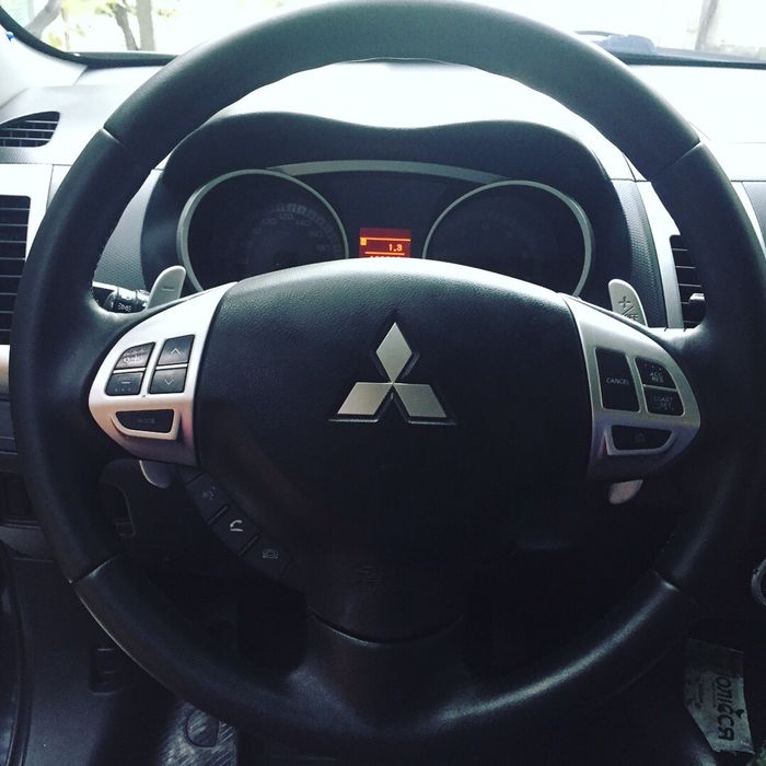 Чехол на руль оплетка mitsubishi outlander lancerX lancer9 pajero,l200